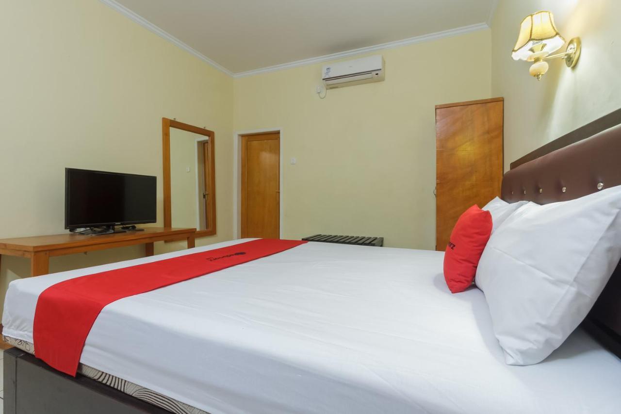 Hotel Reddoorz At Jalan Babepalar Rike Manado Exterior foto