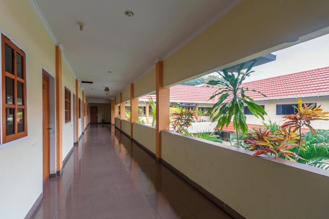Hotel Reddoorz At Jalan Babepalar Rike Manado Exterior foto