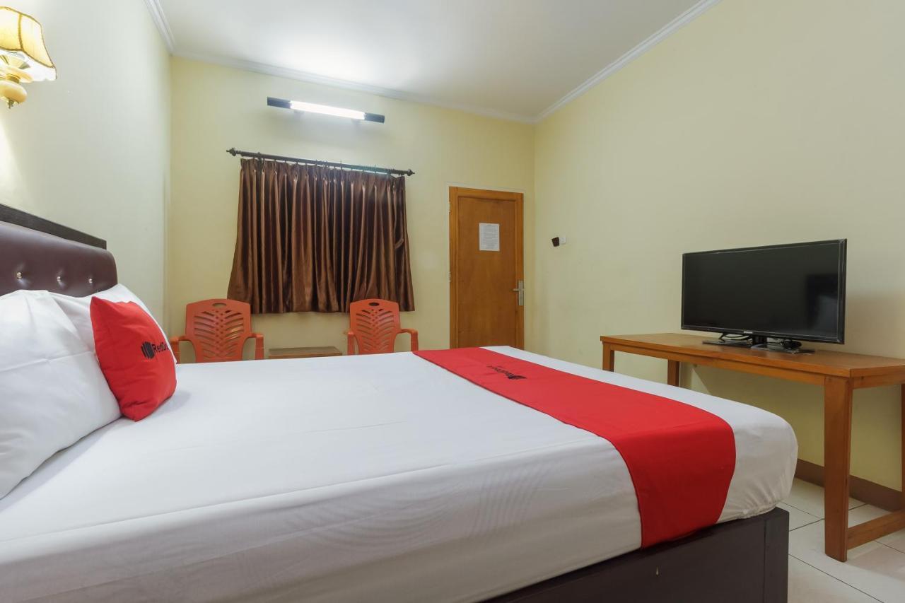 Hotel Reddoorz At Jalan Babepalar Rike Manado Exterior foto