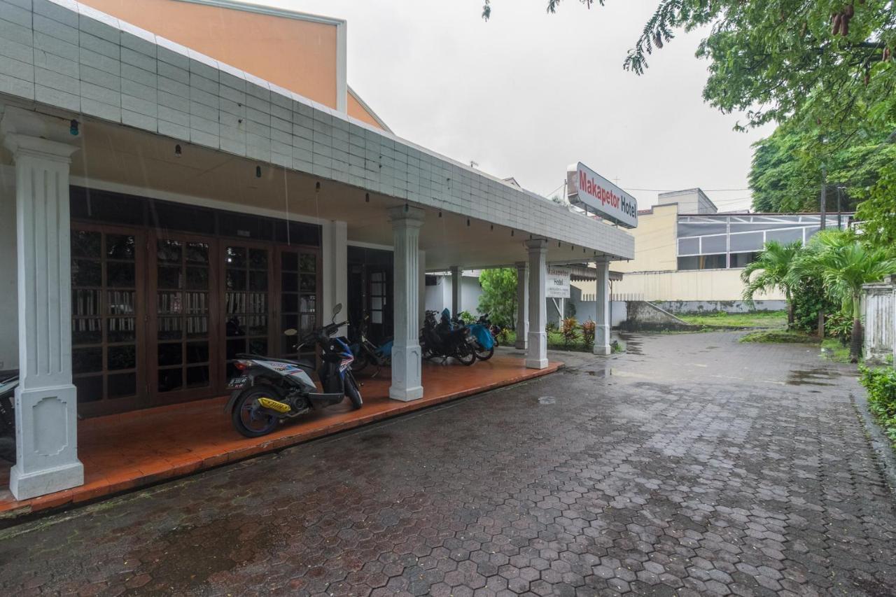 Hotel Reddoorz At Jalan Babepalar Rike Manado Exterior foto